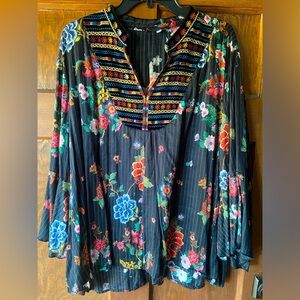 JOHNNY WAS 2X floral viscose top. Beautiful embroidery.